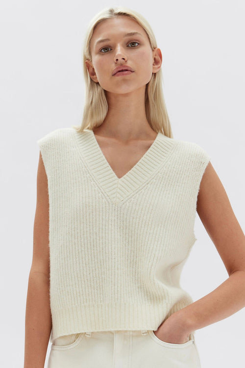 Model wears a white knit vest